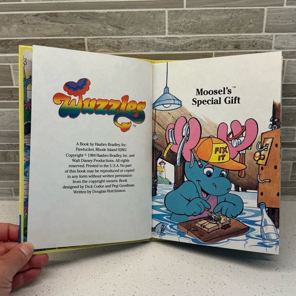 Hasbro Wuzzles Moosel's Special Gift Book - Yellow and Blue - Picture 5 of 7